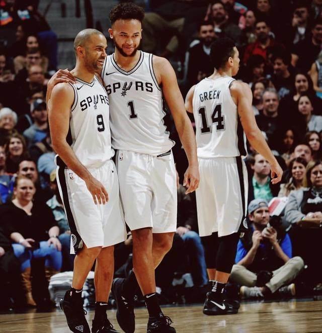 湖人终结三连败,压哨绝杀!詹姆斯连续 1283 场得分上双